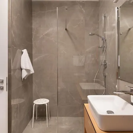 La Thalia Lt Croatia فيلة