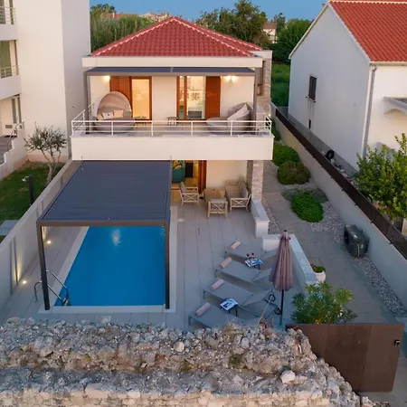 La Thalia Lt Croatia فيلة