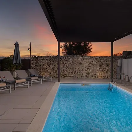 La Thalia Lt Croatia * Nin