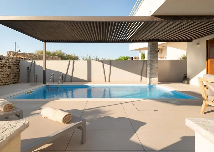 La Thalia Lt Croatia וילה נין