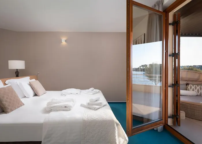 La Thalia Lt Croatia נין